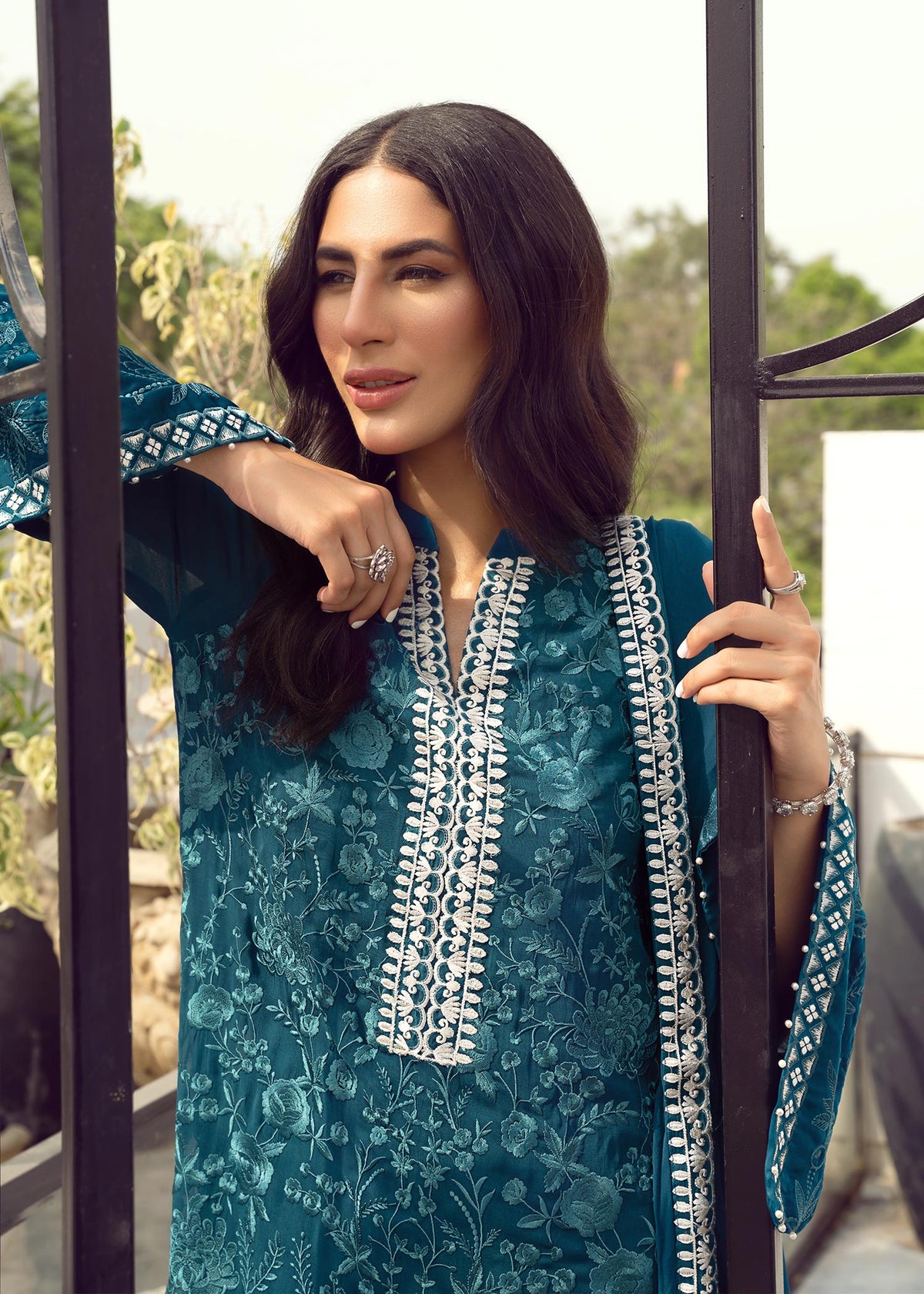 Mahgul - Chrysanthemum - Teal